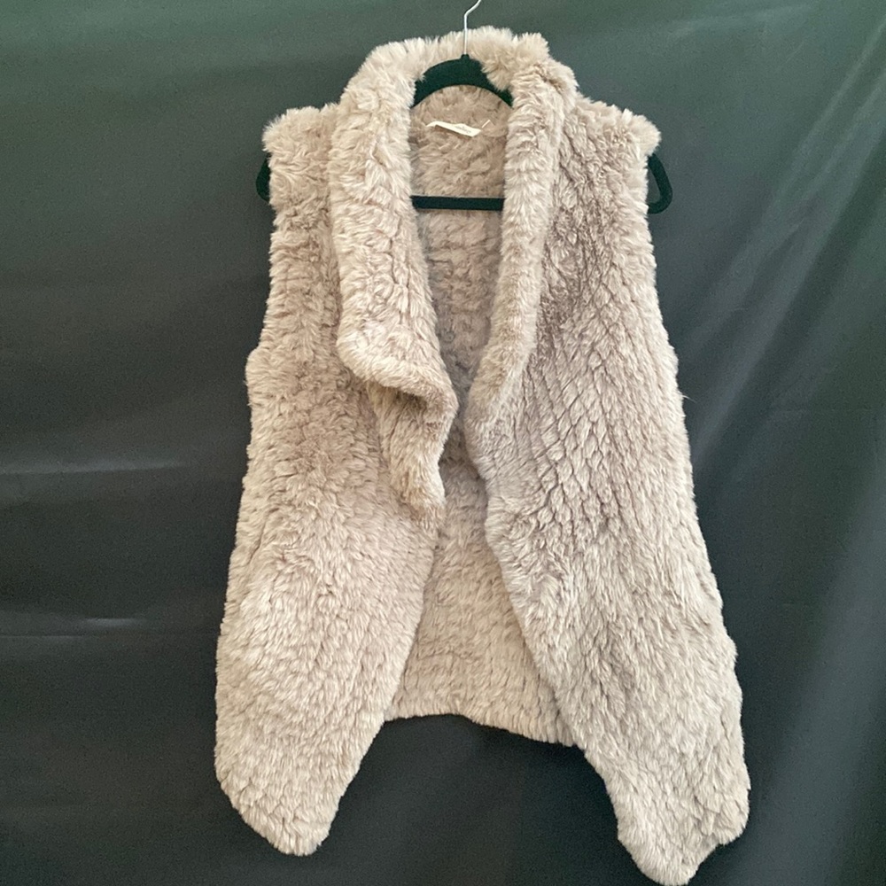 Faux fur taupe sleeveless vest with side pockets